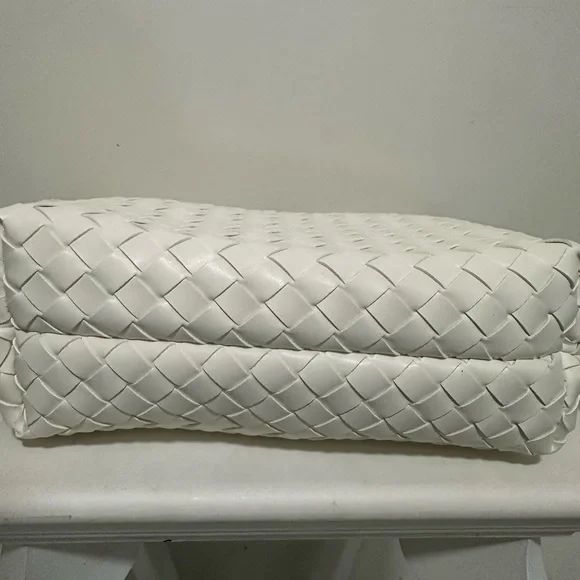 A New Day White Woven Shoulder Bag - Picture 7 of 8